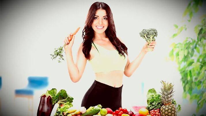 Niña delgada con verduras